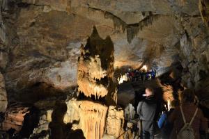 Naravni koncertni oder, Velika dvorana, Županova jama manj. Foto J. Rus